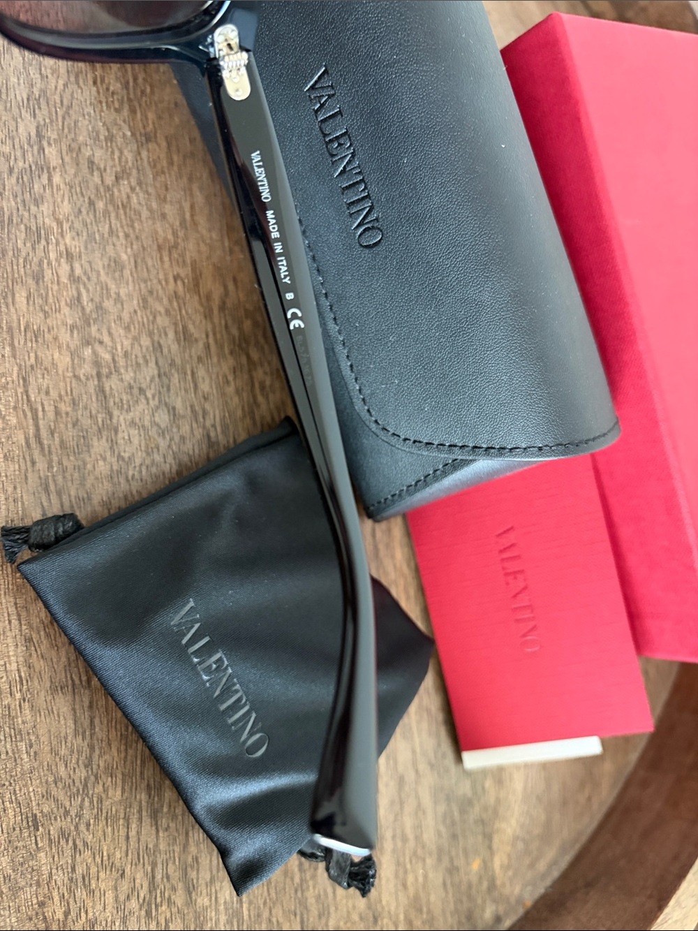 Valentino Black Gradient Rockstud Lens Cat-Eye Sunglasses - Picture 5 of 10